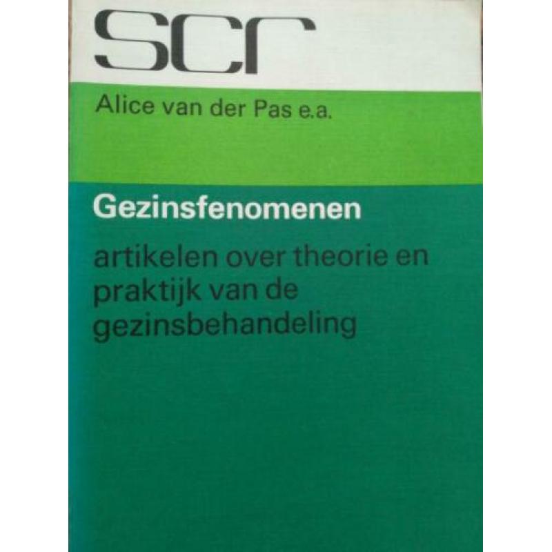 boek van Gezinsfenomenen van Alice van der Pas e.a.