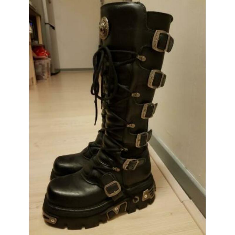 New Rock, hoge laars, zwart met rubberen zool, maat 39