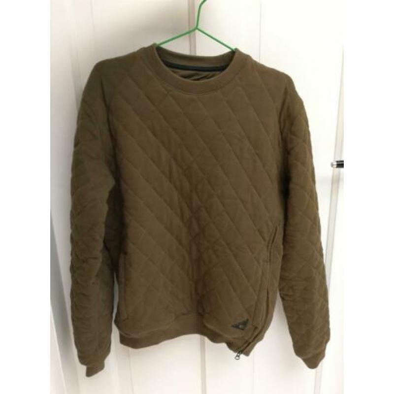 10.Deep gevoerde sweater. Maat XL (valt als L)