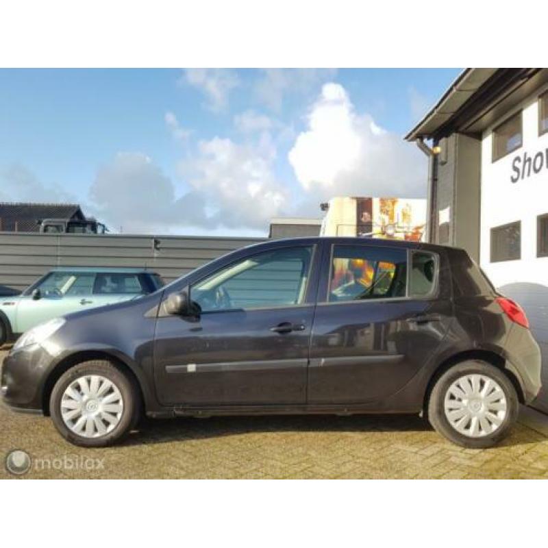 Renault Clio 1.2 TCe Expression airco, navi, nieuwe APK!