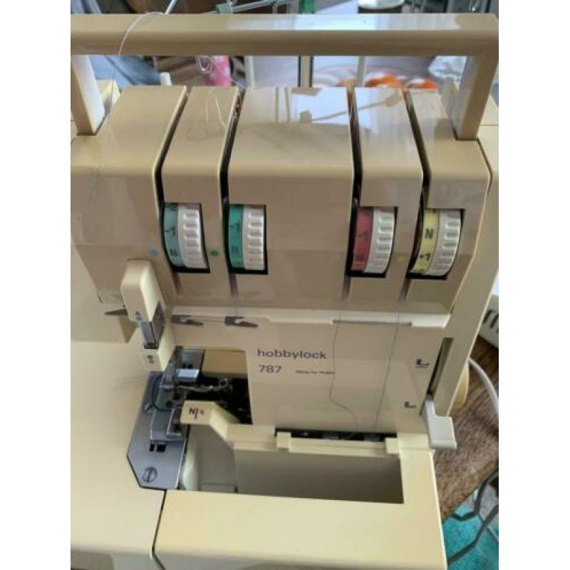 Pfaff hobbylock 787