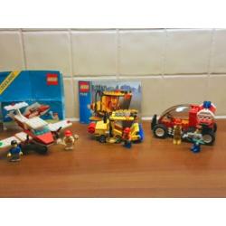 2 lego auto,s met vliegtuig .