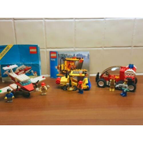 2 lego auto,s met vliegtuig .