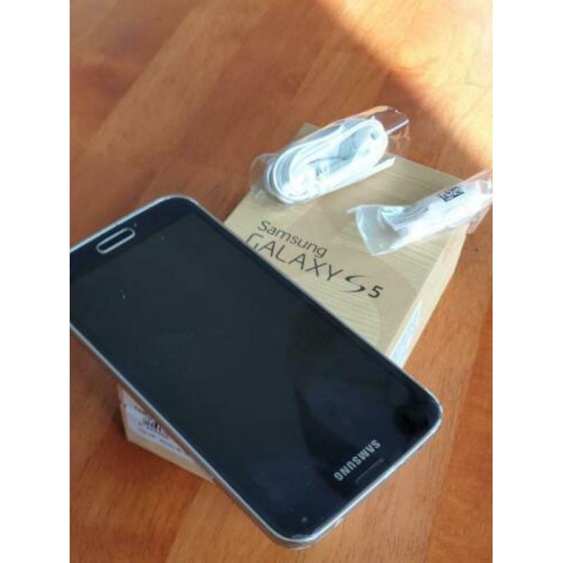 Samsung Galaxy S5 Bleu. Met orginele Galaxy S5 leren hoesje