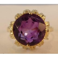Prachtige antieke gouden ring met Amethist. 14 karaat goud