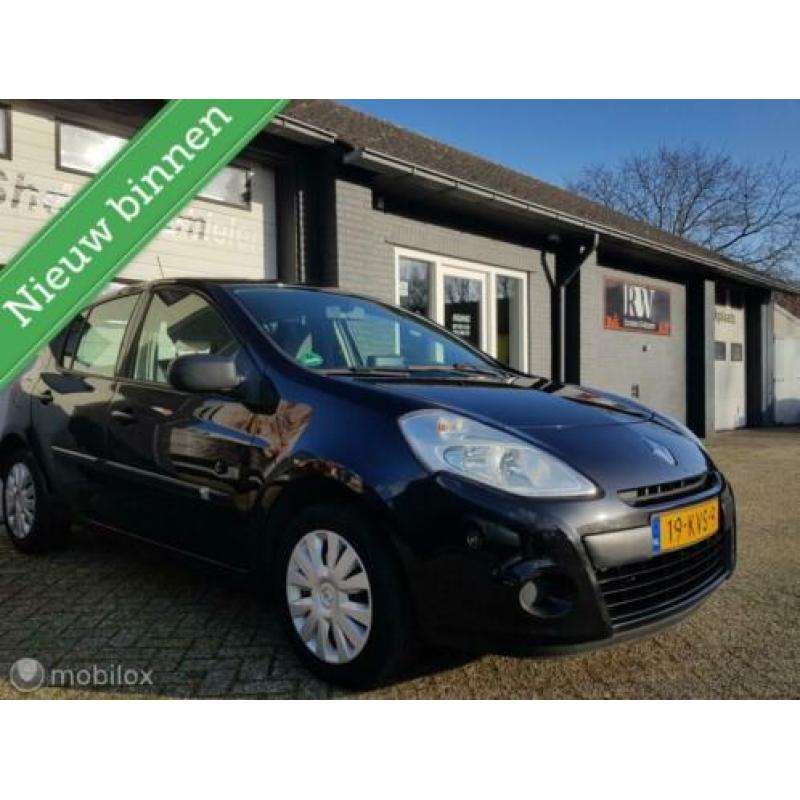 Renault Clio 1.2 TCe Expression airco, navi, nieuwe APK!
