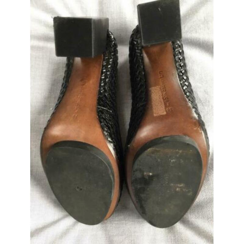 United nude 38