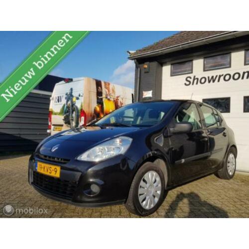 Renault Clio 1.2 TCe Expression airco, navi, nieuwe APK!