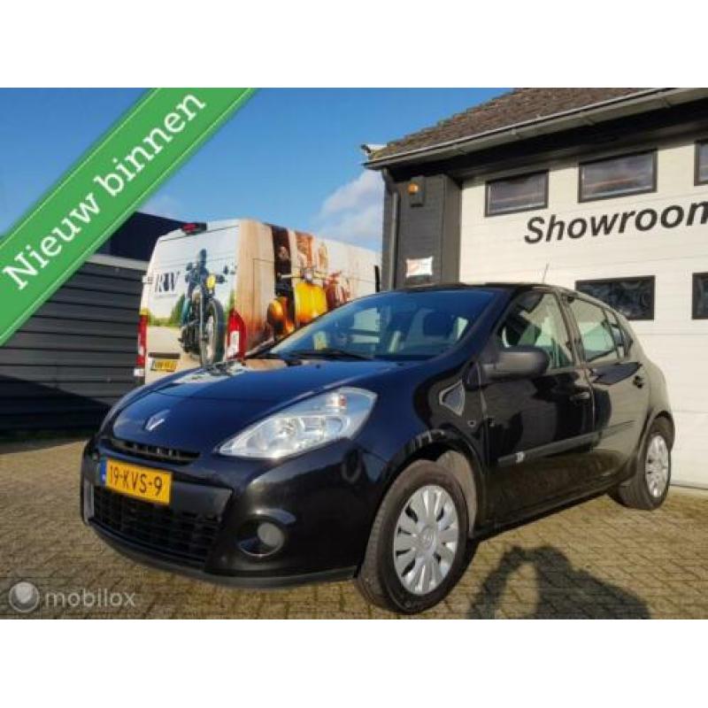 Renault Clio 1.2 TCe Expression airco, navi, nieuwe APK!