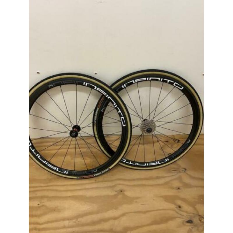 Carbon wielen - Infinito draadbanden