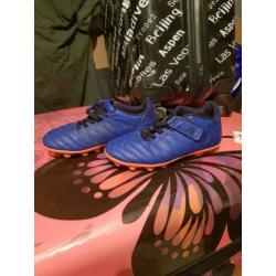 Voetbal schoenen maat 30