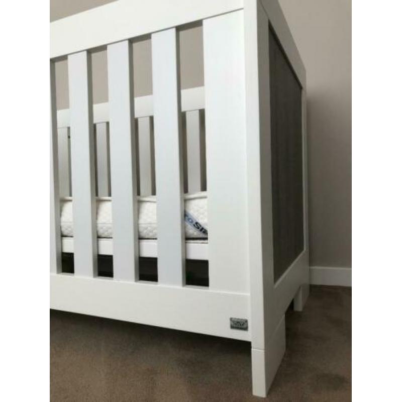 Ledikant Lucca van het merk TWF incl. aerosleep matras