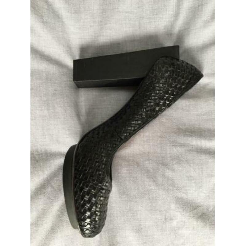 United nude 38
