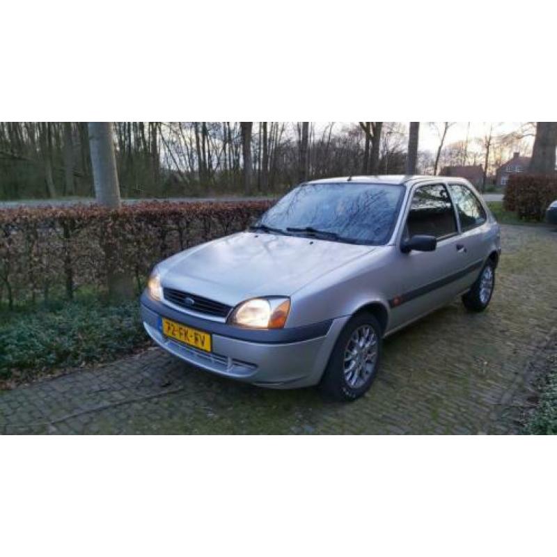 Ford Fiesta 1.3 I 3DR 2000 Grijs