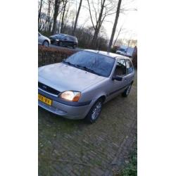 Ford Fiesta 1.3 I 3DR 2000 Grijs