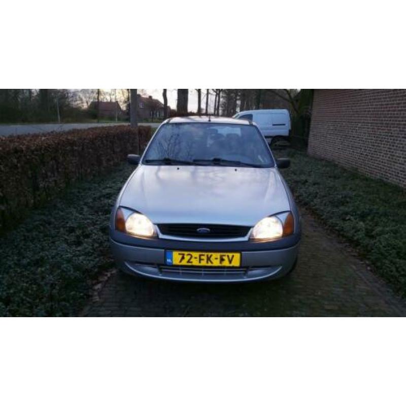 Ford Fiesta 1.3 I 3DR 2000 Grijs