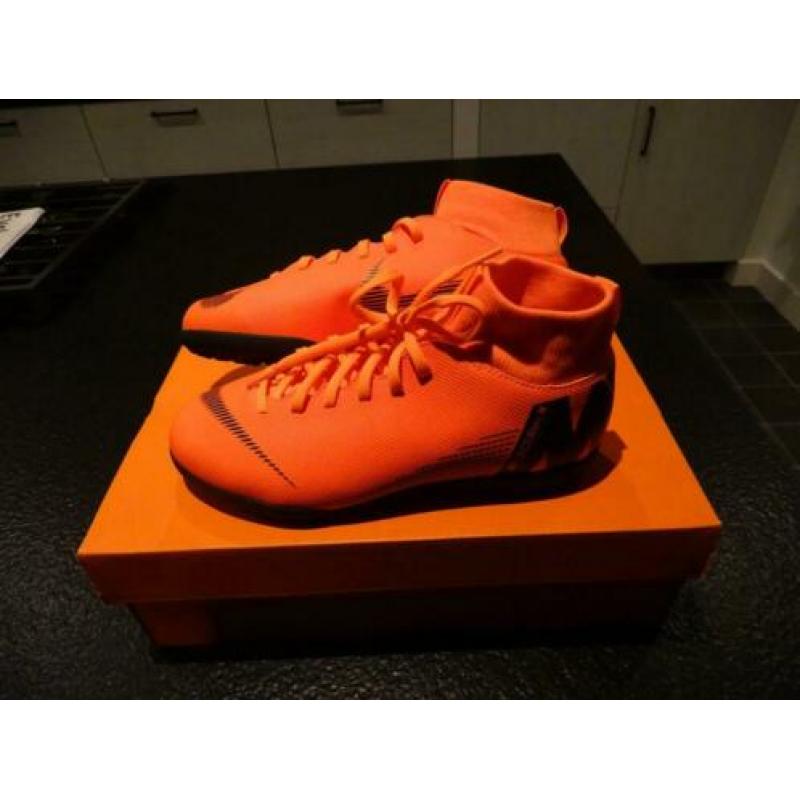 NIEUW Kinder Kunstgras voetbalschoenen Nike Superfly mt 38