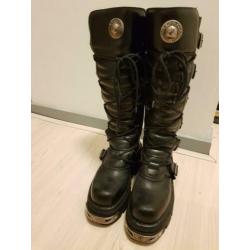 New Rock, hoge laars, zwart met rubberen zool, maat 39