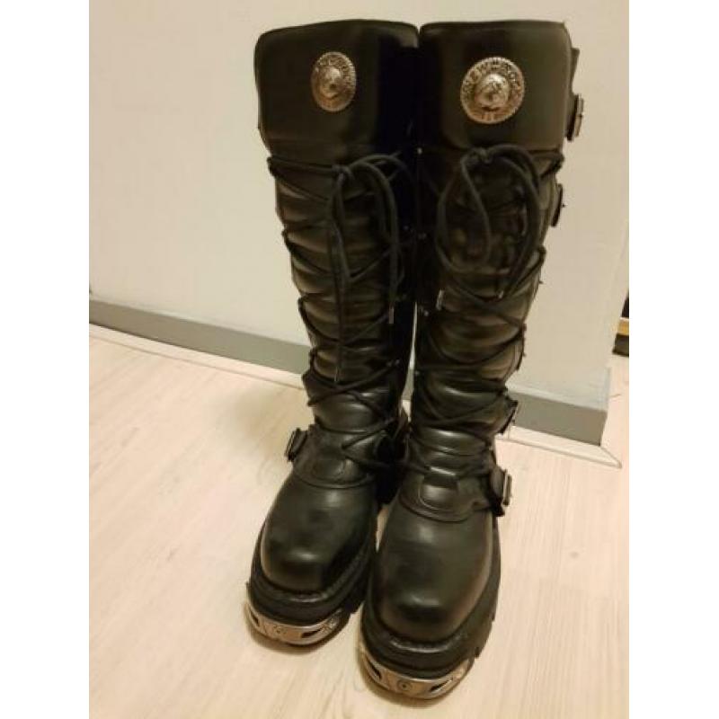 New Rock, hoge laars, zwart met rubberen zool, maat 39