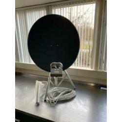 Sateliet schotel,met kabel en met extra muurbeugel