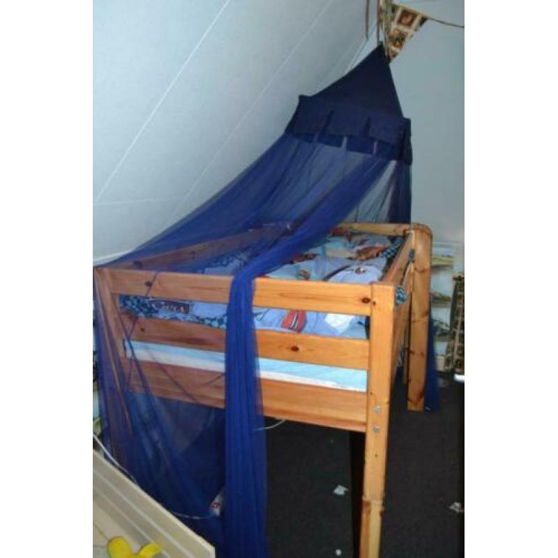 Halfhoogslaper grenenhout met bureau, of gewoon bed