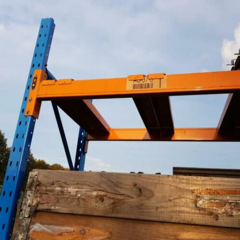 stelling / pallet / palletstelling / rek / magazijn