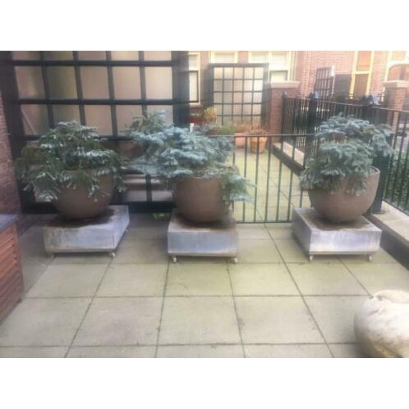 terras potten van Atelier Vierkant