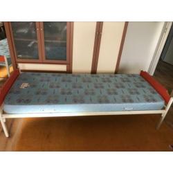 Eenpersoons bed