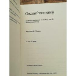 boek van Gezinsfenomenen van Alice van der Pas e.a.