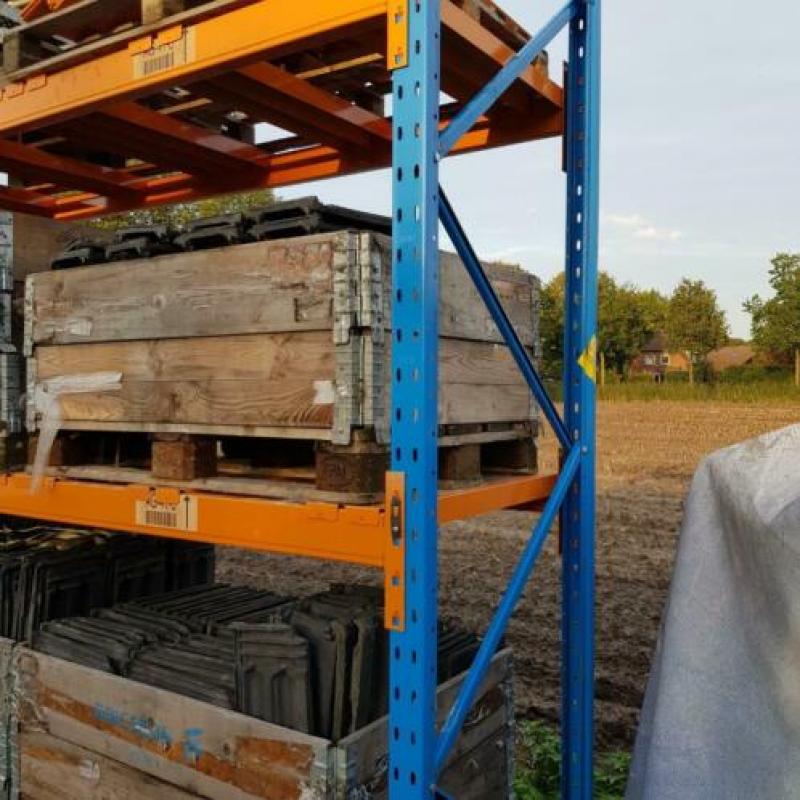 stelling / pallet / palletstelling / rek / magazijn
