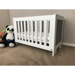 Ledikant Lucca van het merk TWF incl. aerosleep matras