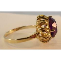 Prachtige antieke gouden ring met Amethist. 14 karaat goud