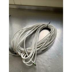 Sateliet schotel,met kabel en met extra muurbeugel