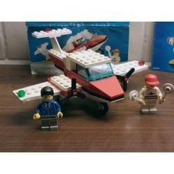 2 lego auto,s met vliegtuig .