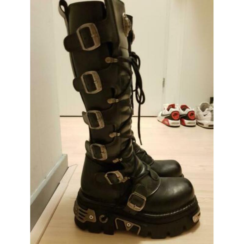 New Rock, hoge laars, zwart met rubberen zool, maat 39