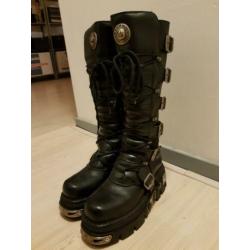 New Rock, hoge laars, zwart met rubberen zool, maat 39