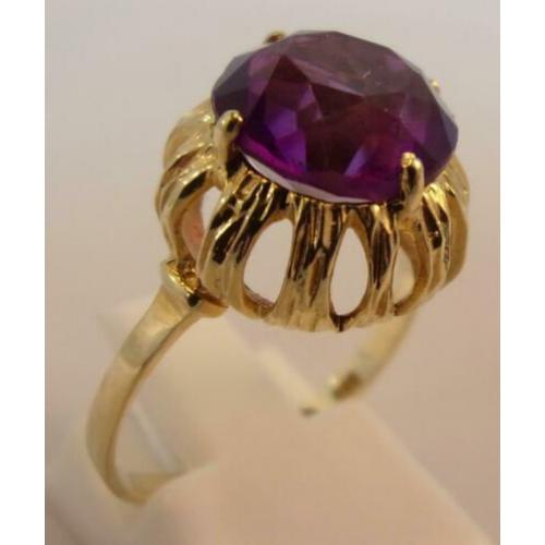 Prachtige antieke gouden ring met Amethist. 14 karaat goud