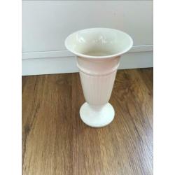 Bloemenvaas Wedgwood Edme 17 cm nieuw en onbeschadigd