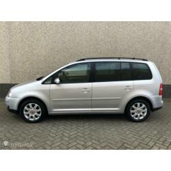 Volkswagen Touran 1.6-16V FSI Aut 7 Persoons Airco Navi Apk