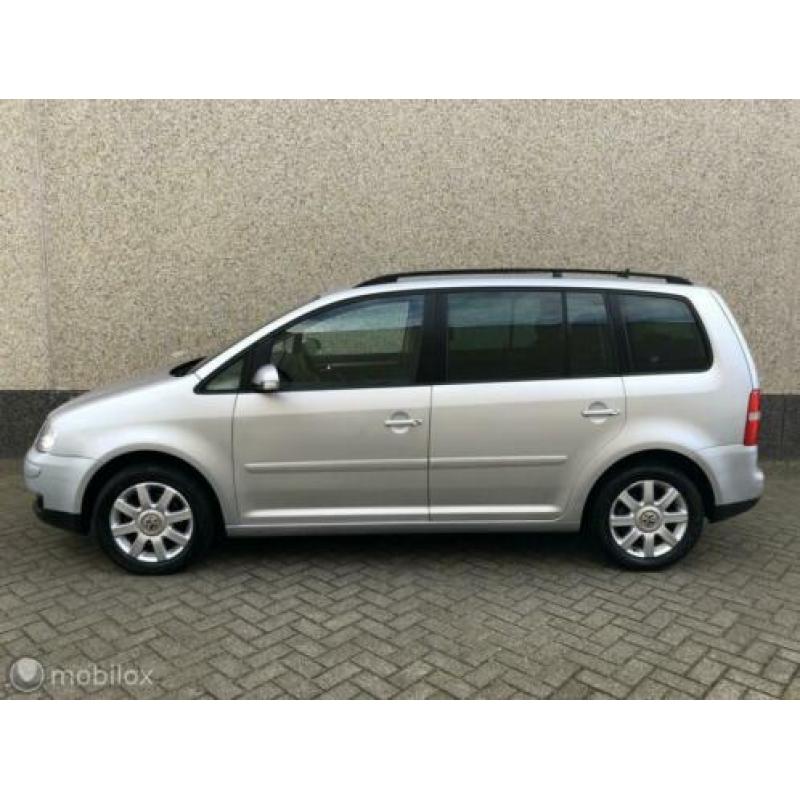 Volkswagen Touran 1.6-16V FSI Aut 7 Persoons Airco Navi Apk