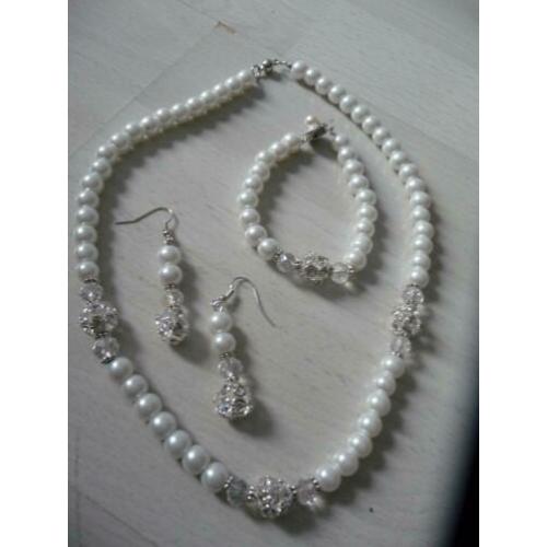 3+1 SALE!! (1) Schitterend setje ketting armbandje oorbellen