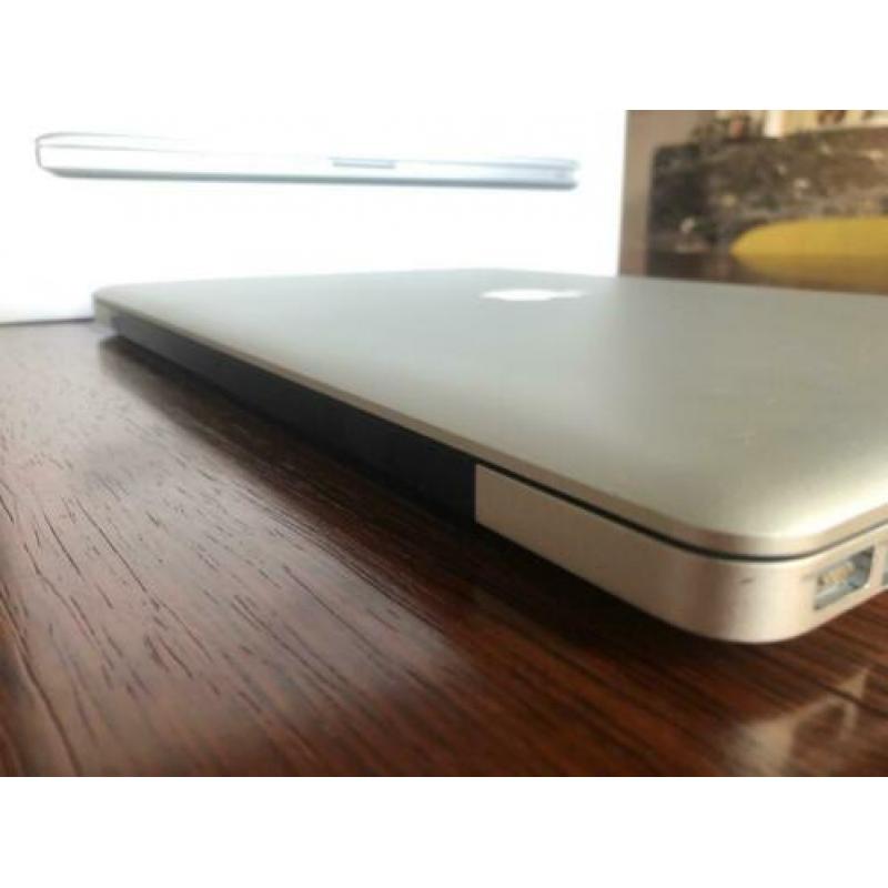 Apple laptop Macbook Pro 17 inch i7 2.2 mid2010 met storing