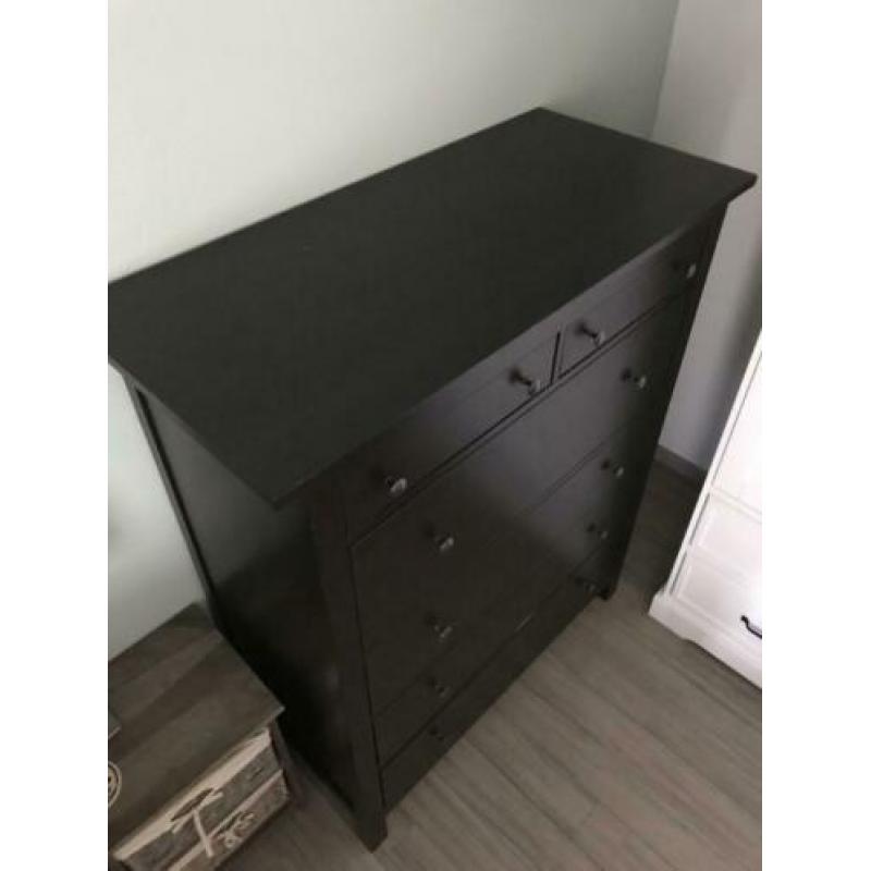 Hemnes ladekast Ikea 6 lades, zwart / bruin, 108 x 131 cm