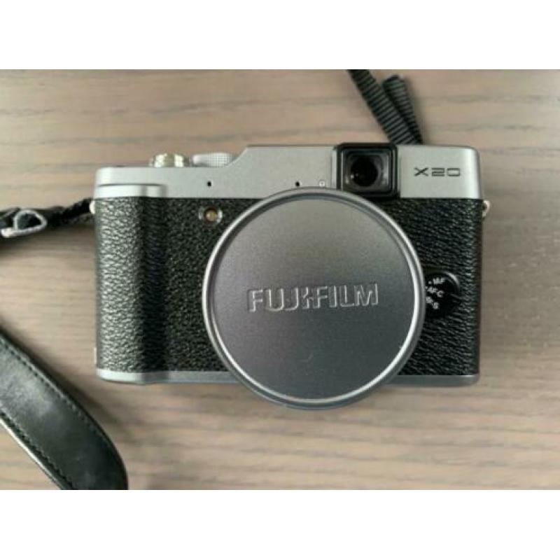 Fuji X20 12mp digitale camera + alle toebehoren en extra's