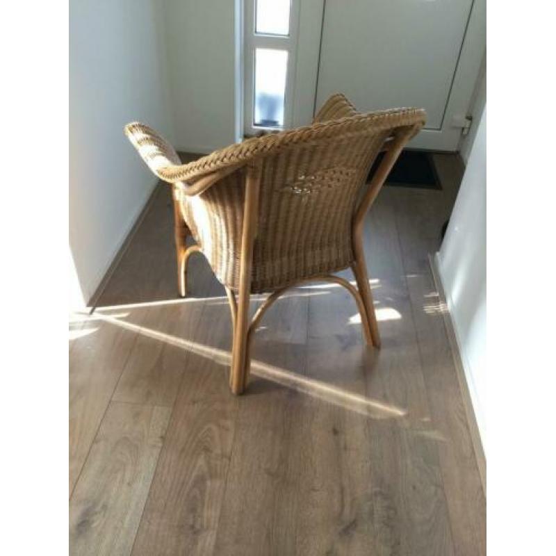 Rieten stoel en rieten setje (stoel + bijzettafeltje).