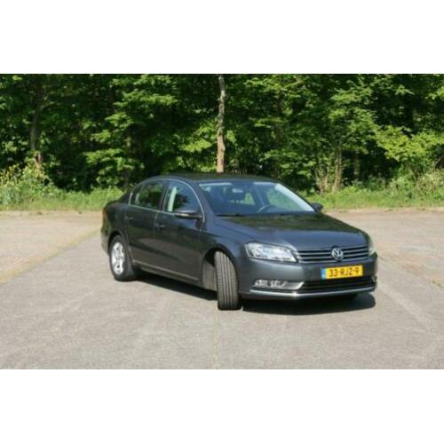Volkswagen Passat 1.8 TSI Metallic Grijs met winterbanden