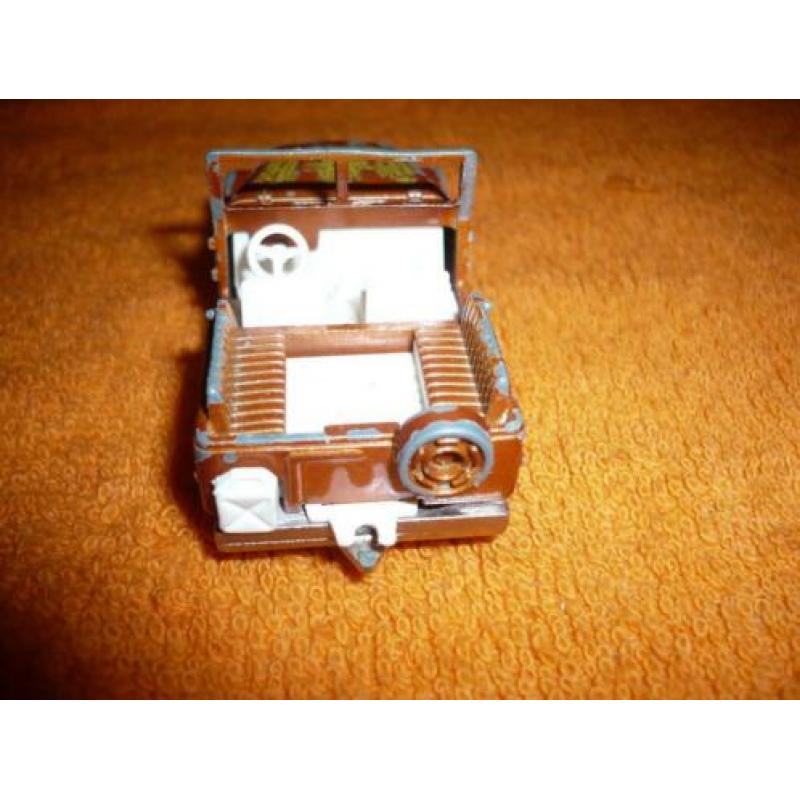 Mie18> oude majorette jeep france