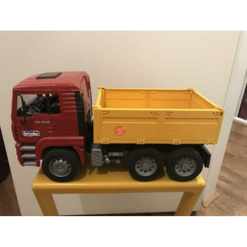 Bruder Man TGA Kiepwagen en Graafmachine