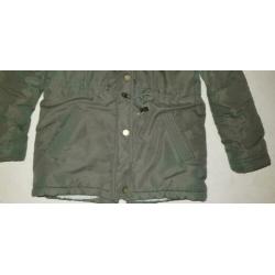 groene winterjas met capuchon maat 122