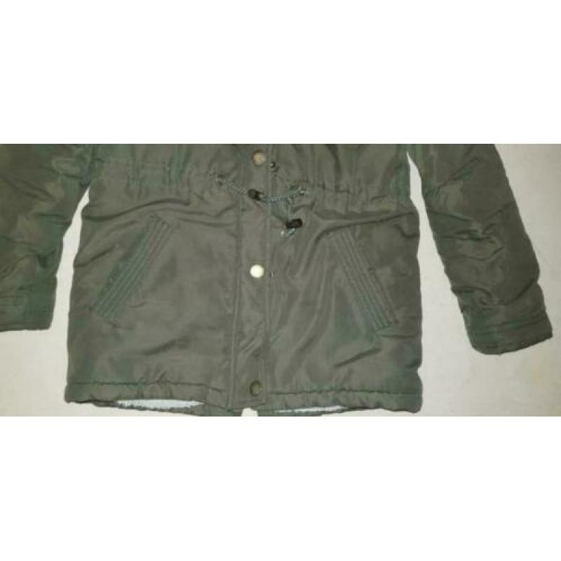 groene winterjas met capuchon maat 122